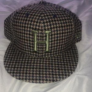 HUF hat tweed with green logo size 7 1/2